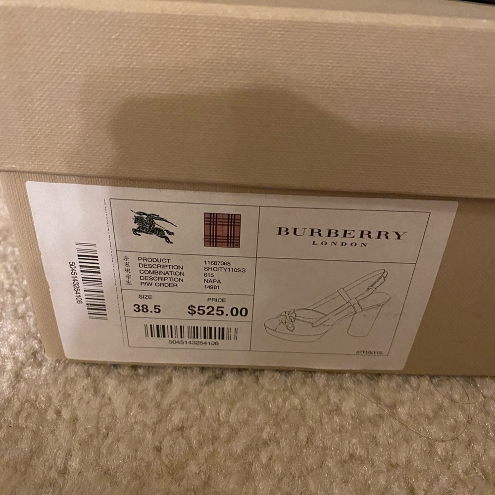 ❌❌SOLD❌❌Burberry Authentic Heels - Picture 7 of 11